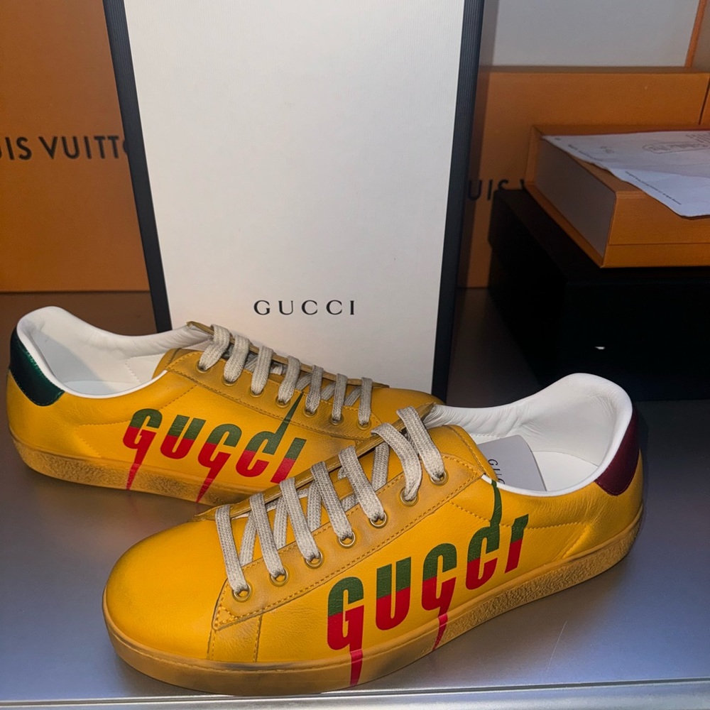 Men’s Gucci (Size 9 gucci size) never worn